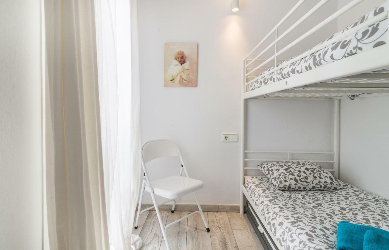 Stunning & Stylish Apartment In Cadaques Кадакес Екстериор снимка