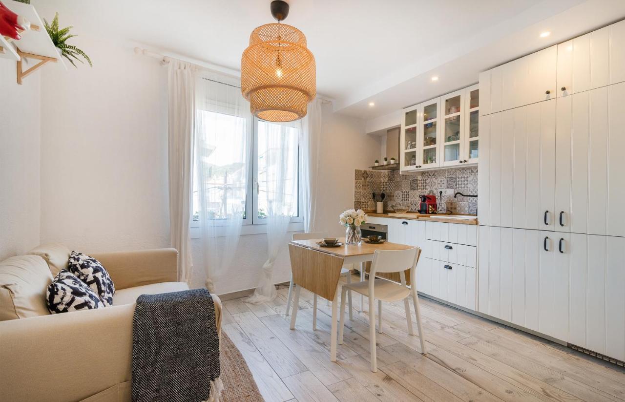 Stunning & Stylish Apartment In Cadaques Кадакес Екстериор снимка